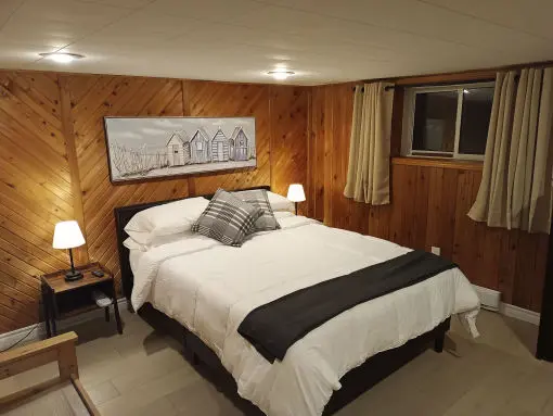 Lower Queen Room